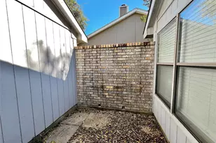 224 Valley Spring Dr, Arlington, TX 76018 - Photo 19