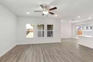 921 Apeldoorn Trl, Little Elm, TX 75068 - Photo 3