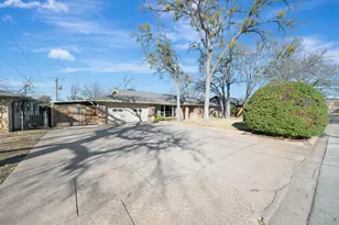 1761 Cynthia Ln, Hurst, TX 76054 - Photo 3