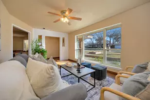 1761 Cynthia Ln, Hurst, TX 76054 - Photo 7