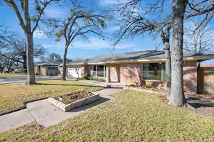 1761 Cynthia Ln, Hurst, TX 76054 - Photo 3