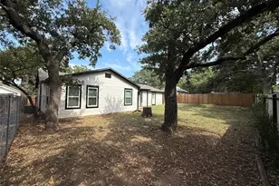 1005 Roberts St, Bowie, TX 76230 - Photo 25