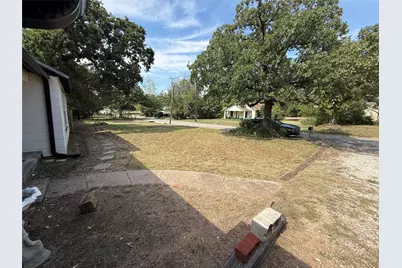 1005 Roberts Street, Bowie, TX 76230 - Photo 27