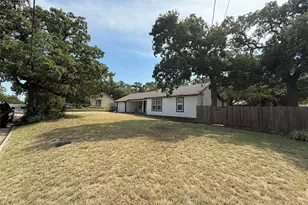 1005 Roberts St, Bowie, TX 76230 - Photo 29