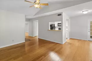 1609 Marsh Ln, Carrollton, TX 75006 - Photo 11