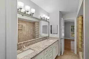 1609 Marsh Ln, Carrollton, TX 75006 - Photo 5