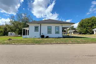 400 W Washington St, Clarksville, TX 75426 - Photo 23