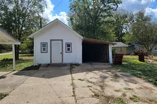 400 W Washington St, Clarksville, TX 75426 - Photo 37