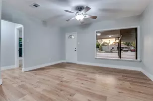 422 SE 11th St, Grand Prairie, TX 75051 - Photo 7