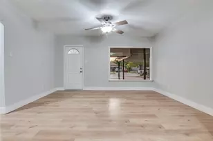 422 SE 11th St, Grand Prairie, TX 75051 - Photo 5