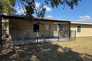 907 Elizabeth Blvd, Granbury, TX 76048 - Photo 5