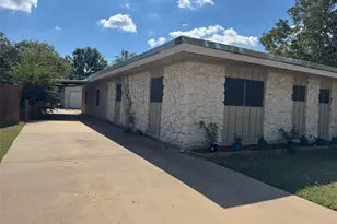 907 Elizabeth Blvd, Granbury, TX 76048 - Photo 13