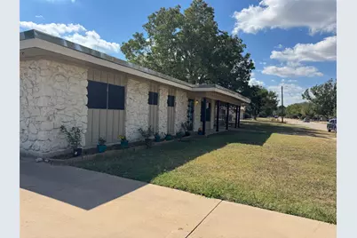 907 Elizabeth Boulevard, Granbury, TX 76048 - Photo 3