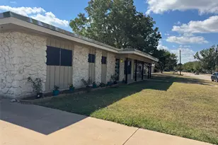 907 Elizabeth Blvd, Granbury, TX 76048 - Photo 3