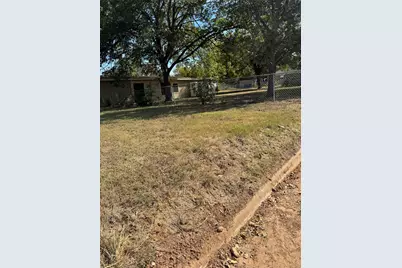 907 Elizabeth Boulevard, Granbury, TX 76048 - Photo 9