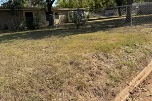 907 Elizabeth Blvd, Granbury, TX 76048 - Photo 9