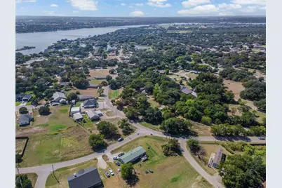 2810 Sky Harbour Drive, Granbury, TX 76049 - Photo 7