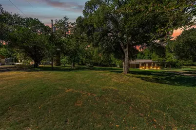 2810 Sky Harbour Drive, Granbury, TX 76049 - Photo 9