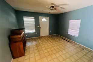 106 Columbia St, Cleburne, TX 76031 - Photo 9