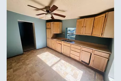 106 Columbia Street, Cleburne, TX 76031 - Photo 7