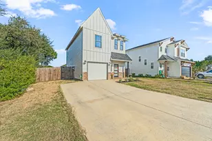 916 Devils River Dr, Granbury, TX 76048 - Photo 3