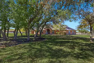 113 Green Oaks Ct, Hudson Oaks, TX 76087 - Photo 3