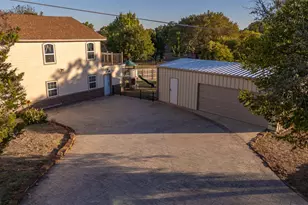 419 Sky Harbour Ct, Granbury, TX 76049 - Photo 5