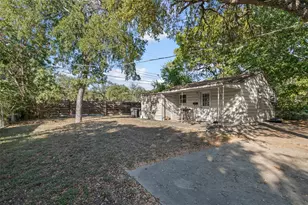 2117 W Lotus Ave, Fort Worth, TX 76111 - Photo 31