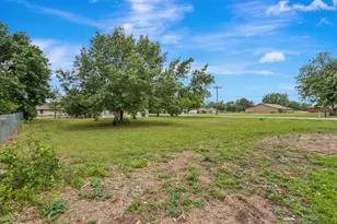 209 S Britton St, Tom Bean, TX 75489 - Photo 23