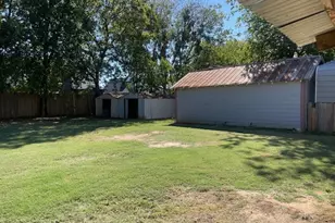 208 N Stadium Dr, Alvord, TX 76225 - Photo 25