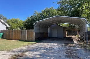 208 N Stadium Dr, Alvord, TX 76225 - Photo 21