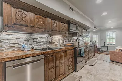 1011 Pawnee Trail, Granbury, TX 76048 - Photo 11