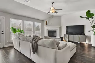 424 Molly Ln, Keene, TX 76059 - Photo 9