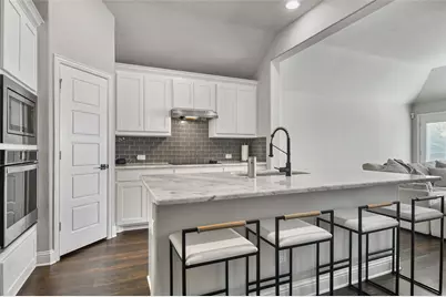 424 Molly Lane, Keene, TX 76059 - Photo 5