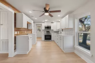 702 Sam Houston, Glen Rose, TX 76043 - Photo 9