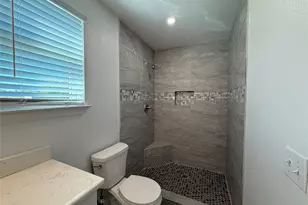 160 Summit Dr, Springtown, TX 76082 - Photo 9