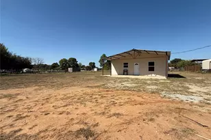 160 Summit Dr, Springtown, TX 76082 - Photo 13