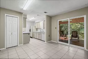 2812 Sky Harbour Dr, Granbury, TX 76049 - Photo 9