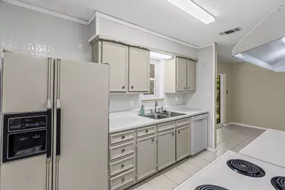 2812 Sky Harbour Drive, Granbury, TX 76049 - Photo 13