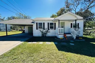 911 W 8th St, Bonham, TX 75418 - Photo 1