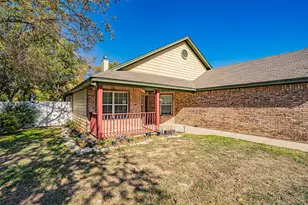 716 E Moore St, Granbury, TX 76048 - Photo 3