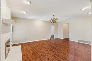 712 Springwood Dr, Hurst, TX 76054 - Photo 3