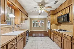 712 Springwood Dr, Hurst, TX 76054 - Photo 5