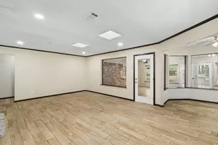 108 Silverleaf Dr, Fort Worth, TX 76112 - Photo 11