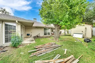 12401 Pleasant Valley Dr, Dallas, TX 75243 - Photo 39