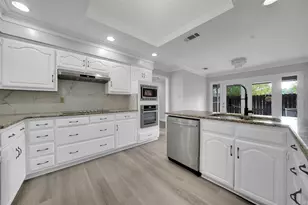 12401 Pleasant Valley Dr, Dallas, TX 75243 - Photo 19