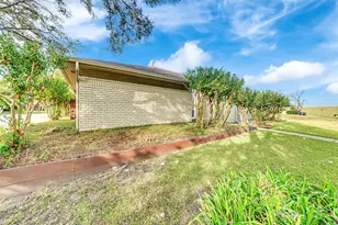 12401 Pleasant Valley Dr, Dallas, TX 75243 - Photo 3