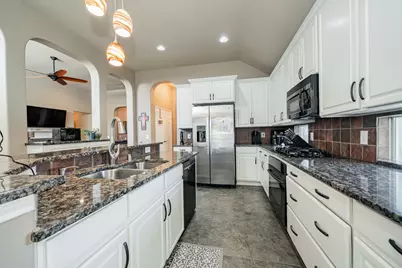 1807 Hidden Brook, Grand Prairie, TX 75050 - Photo 17