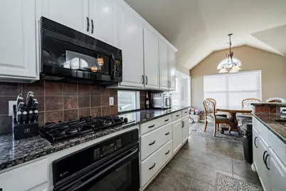 1807 Hidden Brook, Grand Prairie, TX 75050 - Photo 19