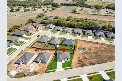 724 Raylan Street, Springtown, TX 76082 - Photo 37